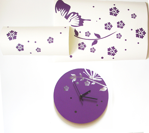 Dizajnové hodiny na stenu - Motýľ a kvetinky